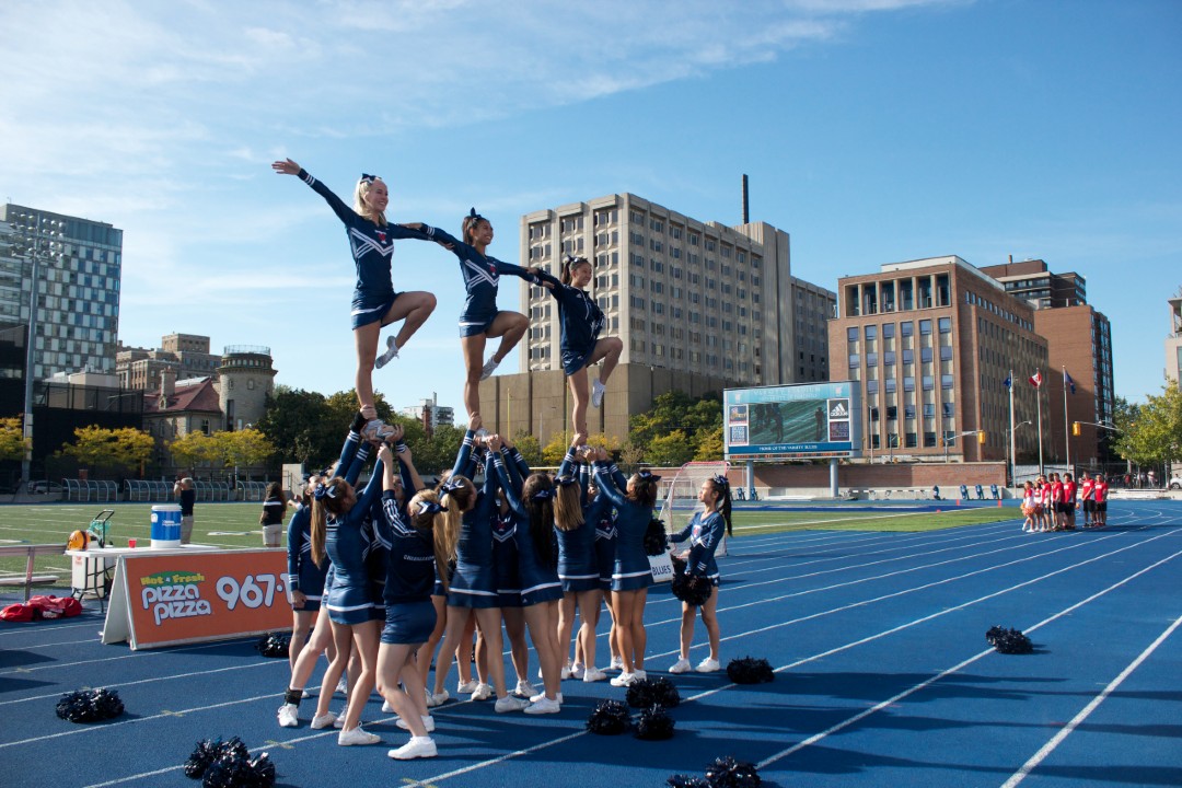 cheerleading team pyramid