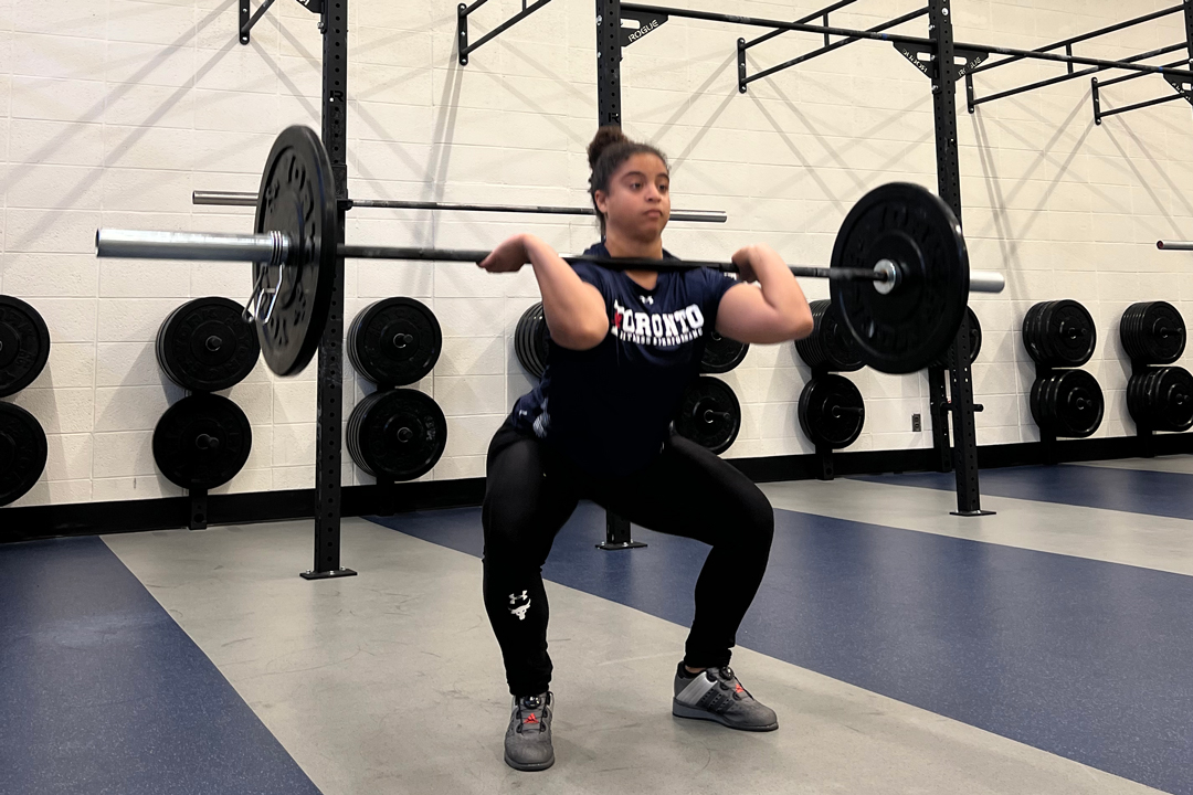 woman lifting barbell